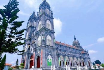 东兴口岸-越南一日游自由行：打卡百年教堂+海滩+古庙【观[大清国五号界碑][北仑河风光] 踏[中越人民友谊大桥]，跨一步而出国，感受越南魅力 品[越南小吃】