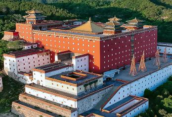 承德避暑山庄+普陀宗乘之庙+须弥福寿之庙一日游【多套餐可选】【[网红导游·深度讲解]一起聆听历史的声音，探索承德古迹，带您解锁探秘300年的承德】