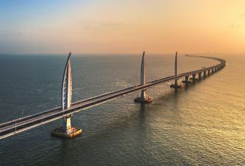 坐车上港珠澳大桥+珠海渔女+日月贝+沙滩一日|包车游上门接送【私家旅行：一单一团，不拼客，享专属旅行；品质服务：5座/7座车上门接送，专职司机护航】