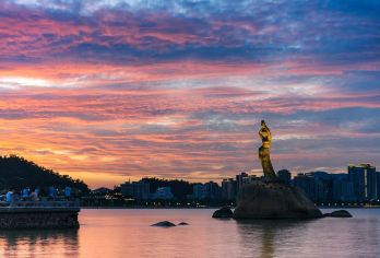 珠海大剧院+港珠澳大桥游+渔女+圆明新园+香炉湾沙滩一日活动【[拱北口岸往返/珠海一日游]游览：港珠澳大桥珠海公路口岸】