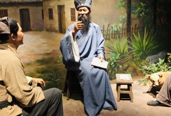 海南海口包车一日游：海南省博物馆+海口钟楼+电影公社 EA【全程中文/英文/俄语服务，沟通无障碍，景点可调。】