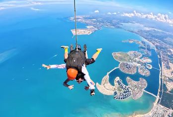 儋州加速跳伞基地一日游【海花岛高空跳伞+空中酷炫拍摄】【[刺激体验]高空自由落体，俯瞰震撼美景；】