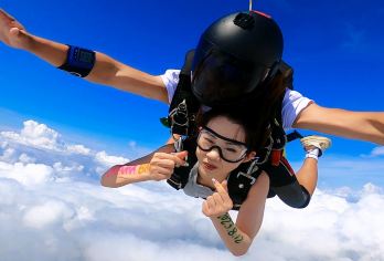 广东广州大湾区跳伞基地一日游【3000米跳伞+空中酷炫拍摄】【[刺激体验]高空自由落体，俯瞰震撼美景；】