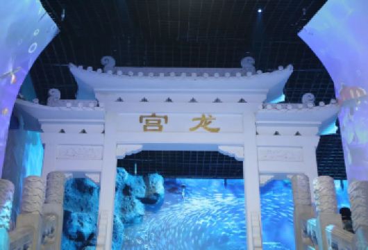 淄博聊斋城新春灯会+蒲松龄故居+琉璃手作体验一日游【想感受奇幻的志怪世界吗？蒲松龄故居和聊斋城不可错过，在这里能探寻《聊斋志异》的诞生轨迹，踏入狐仙鬼】