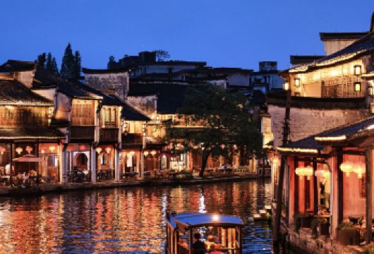 乌镇+南浔【纯玩】双古镇|含耳机东栅南浔古镇无购物跟团一日游【优选行程 畅游地标景点，寻国家宝藏，赏世界文化遗产，漫游古街感受此座老城慢时光。】