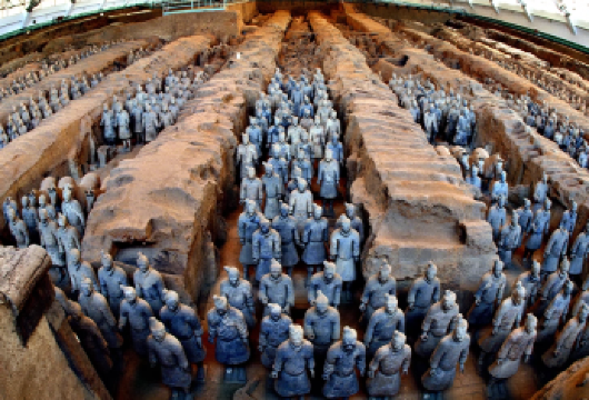 秦兵马俑一日游|独立小团专车接送5小时深度解说+驼铃传奇演出【深度解说：兵马俑（1.2.3号俑坑2.5H）+秦帝陵（镇馆之宝-铜马车2.5H）重点ip逐一参观】