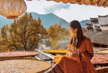 婺源篁岭一日游【天街古巷|含往返索道|导游陪同|天天发班】【[行程轻松]适合家庭亲子出行，全程巴士接送·减少等待，含篁岭索道·免购票！】