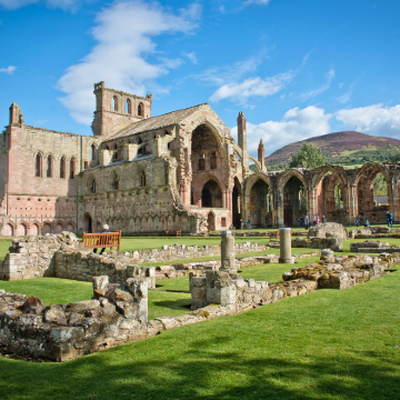 英国爱丁堡出发 罗斯林教堂+梅尔罗斯修道院+格兰昆奇酒厂之旅