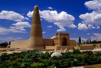 吐鲁番鄯善动车一日游【动车往返当天可达，串联坎儿井、火焰山、库木塔格沙漠三大核心景点，省去长途车程耗时，游玩节奏充实不赶趟】