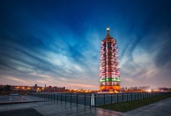 商务车丨英文导游丨大报恩寺+牛首山+夫子庙+瞻园1日【[精选景点]南京网红牛首山深度漫游，大报恩寺觅内心宁静！】