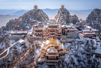 郑州老君山纯玩一日游览雪景|赏灯影|直达索道口【[本土发团]当地土著旅行社不转团不卖团!景区官方直通车!直达索道口，省时省力】