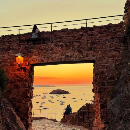 畅游托萨小镇，地中海的蓝色传说｜巴塞罗那出发包车一日游