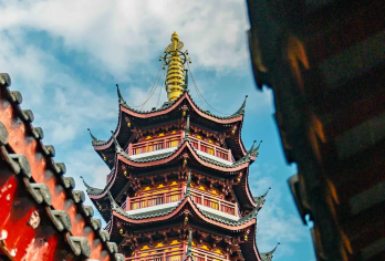 【含票丨可选单景点讲解丨赠平安福】鸡鸣寺+台城+玄武湖半日游【双套餐可选：鸡鸣寺+台城+玄武湖半日游或鸡鸣寺单讲解45分钟】