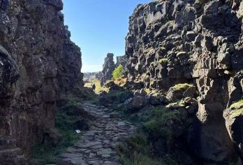 雷克雅未克出发黄金圈包车游：瀑布+间歇泉+国家公园+火山口【无需为交通烦恼，舒适专车全程接送，行程灵活自由，随心掌控游览节奏，沉浸式感受冰岛风情。】