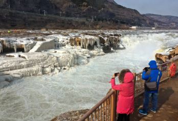 山西壶口瀑布+隰县小西天一日游【多点乘车·纯玩·无购物】【一天内串联小西天 “明代悬塑艺术宝库” 的人文底蕴和壶口瀑布 “黄河自然奇观” 的雄浑壮阔】