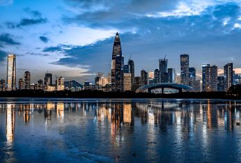 私家小团上门接送|深中通道+深圳地王大厦+大梅沙+中英街一日【私家旅行：一单一团，不拼客，专属旅行； 品质服务：5座/7座车上门接送，专职司机护航】