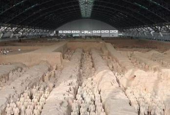 秦始皇帝陵博物院(兵马俑)+华清宫+骊山一日游【西安出发】【游览集古代皇家温泉园林和近代西安事变旧址于一体、唐玄宗与杨贵妃避暑的行宫[华清池]】