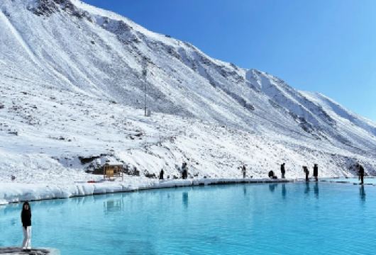 岗什卡雪峰 + 连心湖 深度一日游（登大本营）【沉浸式高原体验 + 多元玩法：可选浩门马骑行前往大本营，感受牧民风情】