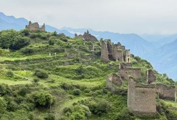 九子屯1日游【被遗落的云端之城，草甸漫步，水果采摘】【轻松休闲， 轻徒步、烧烤，农家小炒，适合一家人出行】