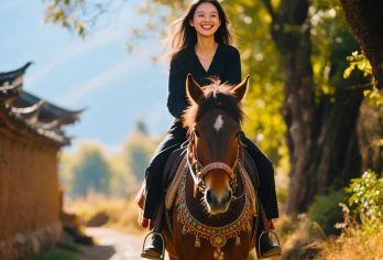 丽江拉市海骑马湿地公园+千古情门票纯玩一日游【可选划船】【当天可定9-14点每小时一班车循环接送，拉市海茶马古道骑马60-90分钟，】