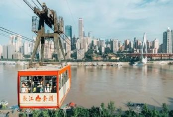 磁器口+鹅岭二厂+长江索道+十八梯+轻轨穿楼+两江夜游一日游【[甄选体验]司机兼导互动介绍讲解，分享精美旅途趣事，朋友一样的接待。】