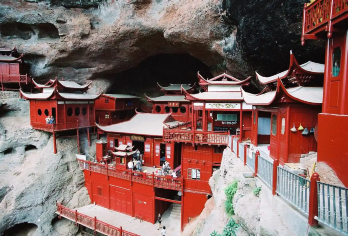 泰宁金湖+寨下大峡谷【纯玩含门票+上门接・直达景区无购物】【打卡泰宁双地标，含金湖丹霞游船观光 + 寨下大峡谷地质奇观，一键解锁自然盛景】