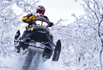 中国雪乡一日游【2-6人小团+VIP通道】雪地摩托-含门票【[拼团+私家团][专车上门接送]亲子出行更安心，闺蜜畅游更惬意，商务通勤更高效！专业司机全程护航】