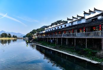 景德镇中国陶瓷博物馆+瑶里古镇风景区+瓷宫一日游【[上门接送｜2-6人精品团 ]】