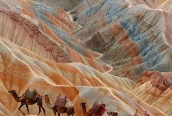 上帝打翻的调色盘---七彩丹霞半日游【地貌景观独特 ；色彩斑斓，造型奇特，文化底蕴深厚，景区交通便利。】