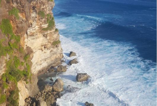 巴厘岛悬崖公路+情人崖+金巴兰日落+网红海滩一日游【[专车服务]可靠司机，含悬崖公路穿梭巴士/情人崖（乌鲁瓦图寺门票）/Melasti Beach车费等】