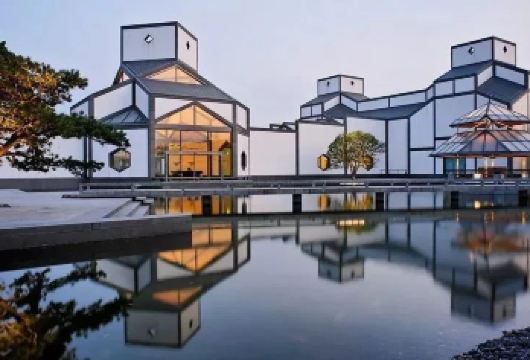 苏州博物馆1.5小时深度人工讲解·持证讲师丨自行预约丨拼团【1.5小时人工精讲，15人精品小团，每人配备蓝牙无线耳麦～】