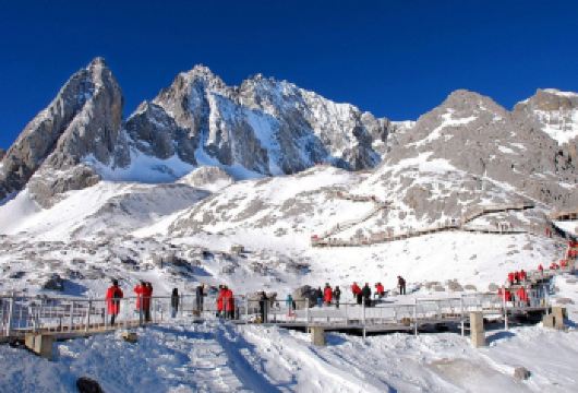 玉龙雪山+大索道+云杉坪+蓝月谷一日游【8人团】/日照金山【[日照金山]可选早出发看日照金山，一览雪山美景，才不虚此行（季节不同日出时间不同，出发时间也会调整）】