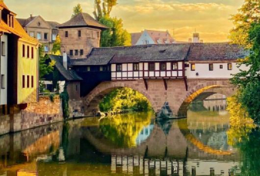 德国纽伦堡市内包车【帝国辉煌、二战历史与老城风情】一日游A线【一日之内纵览德国从中世纪皇权到现代国际秩序构建的历史关键节点，体验历史现场的双重震撼。】