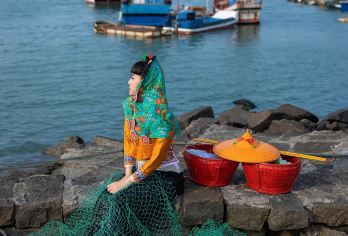 洛阳桥+风车岛+崇武古城+惠安女风情园+西沙湾1日游【打卡泉州洛阳桥等胜地，赏千年古桥奇景，观风车岛浪漫风车，感受崇武古城厚重历史】
