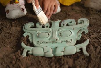 成都三星堆+研学一日游（模拟考古+青铜制作+古法制玉+古蜀）【可选英文导游|专车接送|行程可调|可定制行程】