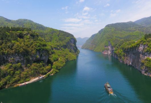 武隆天生三桥+蚩尤九黎城+乌江画廊游船（高谷）私家团一日游【精品线路：喀斯特地质奇观+蚩尤九黎城+乌江画廊游船 畅游渝东南】