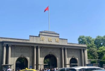 【金牌说南京总统府讲解】 大咖讲师  90分钟  精品小团【[导游讲师团]他们博古通今，幽默睿智，善于挖掘文物背后的故事，用有趣的方式还原历史真相；】