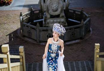 恩施土司城+龙麟宫+土家女儿城半日游【纯玩•含门票•含接送】【[匠心独具]恩施，一个如诗如画的地方，等待着你的探索。 踏上这片土地，仿佛进入了一个梦幻的世界。】