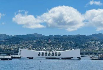 夏威夷欧胡岛日游威基基海滩+钻石头山+古兰尼牧场+伊奥拉尼宫【[定制包车游]专享中文司机独立包车，市区范围酒店上门接送，行程路线天数可根据个人需求调整。】