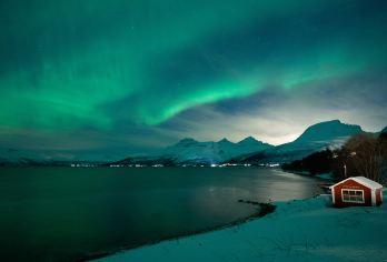 特罗姆瑟|中文司导 25座奔驰中巴 4-6小时追极光摄影之旅【专业极光猎人 中文司导 摄影技术好】