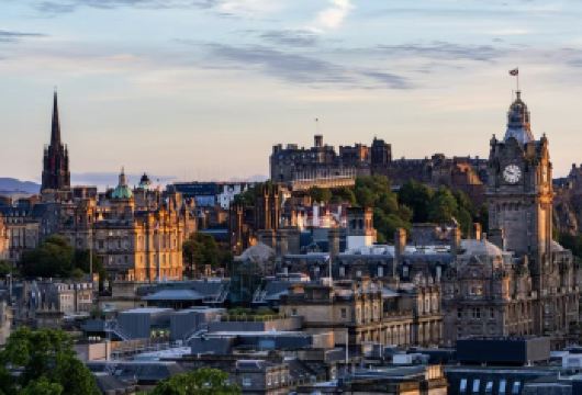 英国爱丁堡皇家英里大道+圣吉尔斯大教堂+城堡+卡尔顿山一日游【高效衔接城堡、丘陵等高地景点，免去攀登劳顿，为老人与儿童节省宝贵体力。】