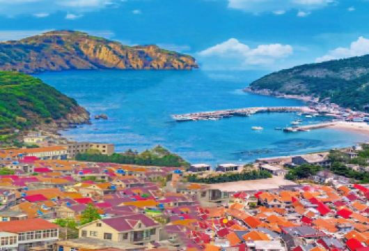 崂山一日游【15人小团/半自由行/网红渔村/老人儿童免票】【[省心直达]直达崂山景区内免换乘，更省心，套餐均含市区接送！无需换乘景区内交通车。】