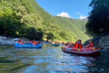 秦岭峡谷漂流一日游【三环内上门接送+精品小团/赠旅意险】【秦岭峡谷漂流分为峡谷急流漂、探险自驾漂、激情自驾漂。】