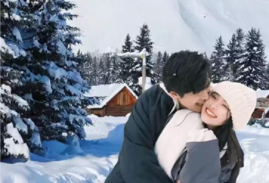 红石崖+千岛湖+辉腾锡勒草原一日游┃雾凇·雪地骑马·日落【[放心出游]行程透明无购物，拒绝走马观花，纯玩无购物，无任何隐形消费】