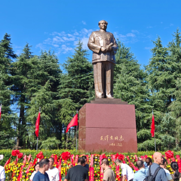 上门接送◆韶山毛泽东故居+纪念馆+滴水洞1日活动◆15人小团