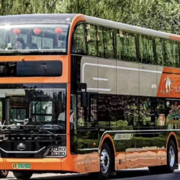 【360°敞篷巴士+18°泉水+可含餐】趵突泉+大明湖+省博