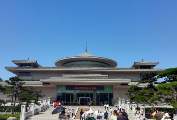 西安博物院【2H精讲+无线耳麦使用】【西安博物院，宛如一部立体的史书，静静伫立在古城西安。这里，每一件文物都承载着千年古都的沧桑变迁。】