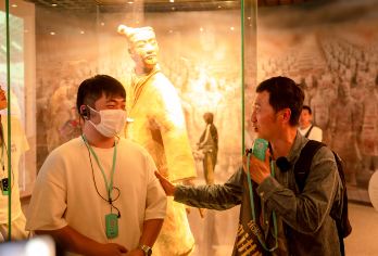 西安秦始皇帝陵博物院(兵马俑)+华清宫+西安千古情一日游【️️安心出游，总社发团、可选8人团、金牌导游讲师VIP头等舱团、15人精致团、西安市三环内接早、】