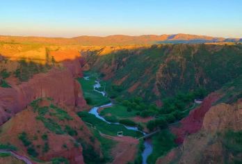 靖边波浪谷一日游【延安出发，去赏丹霞美景~】【[关于景区]风光独特，兼具山水奇观，“火焰丹霞”，像陕北人的醇厚热情】