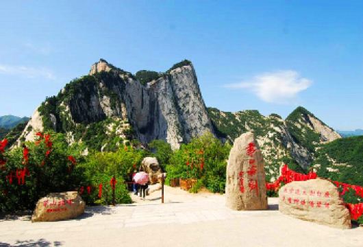 华山一日游【含中餐 赠华山定位导览器+矿泉水 西安二环内接】【[品质保证]西安二环内酒店免费接，品质纯玩团，无购物，不进任何购物店，行程结束在钟楼附近散团】